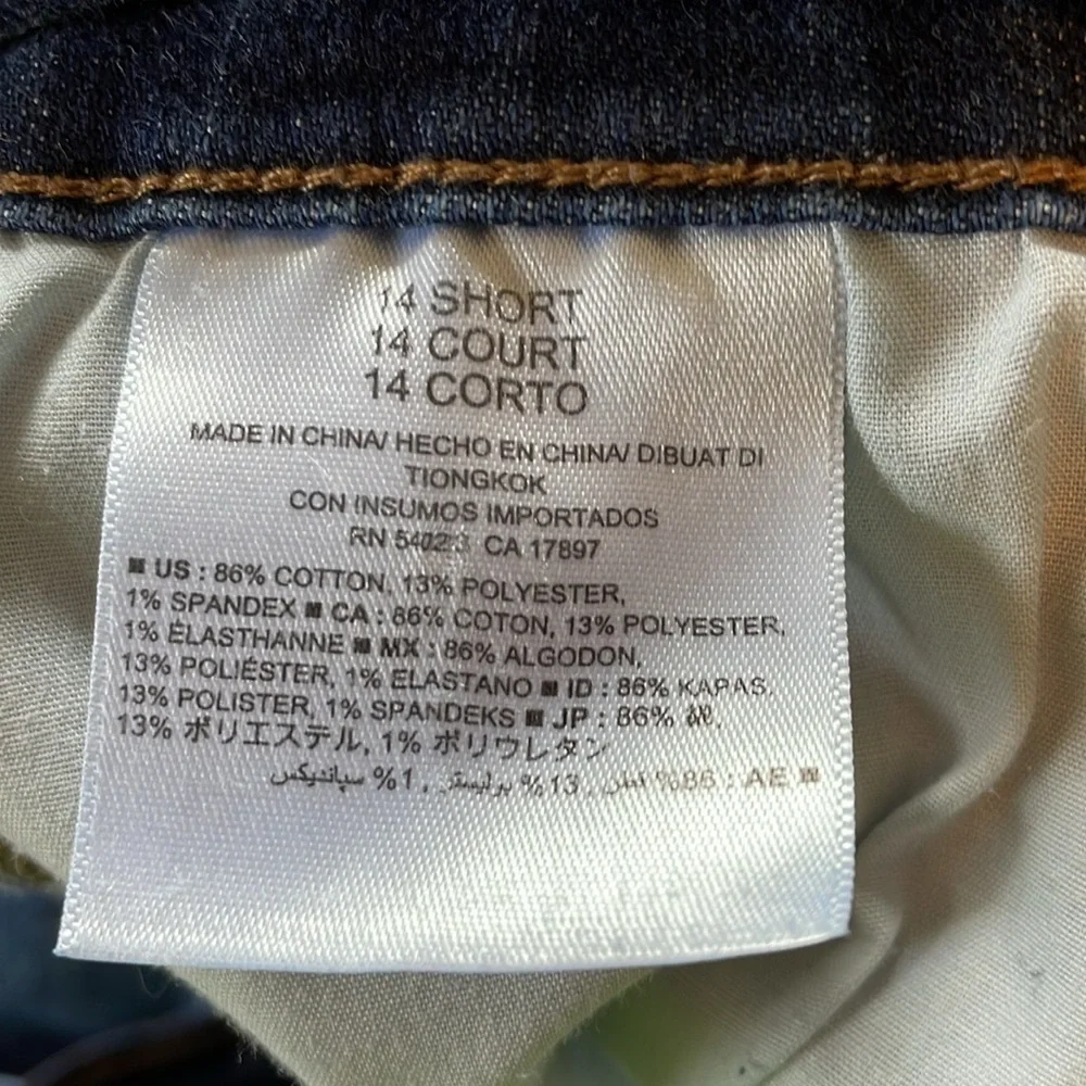 Women's 14 short Old Navy Original mid rise Jeans Medium wash taper leg spandex